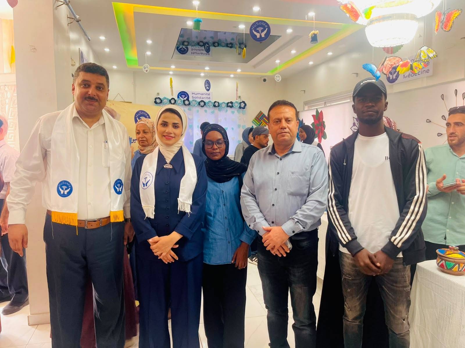 وفد من نادي الأقصى الرياضي يشارك في افتتاح معرض «بقيت لأحكي ونجوت لأرسم» لأطفال بيت "هيوسم" للأيتام بالنصيرات
